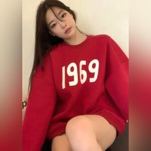 Honorè Red 1969 Heavyweight Crewneck Sweatshirt Women’s S w/ Sporty Retro Vibes